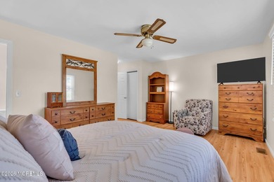 *** 6 BEDROOM COLONIAL *** 3 FULL BATHROOMS *** WHOLE HOUSE - photo 21