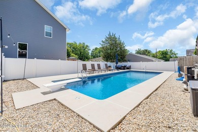 *** 6 BEDROOM COLONIAL *** 3 FULL BATHROOMS *** WHOLE HOUSE - photo 31