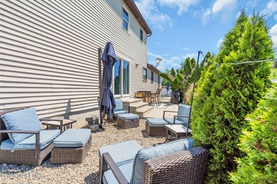 *** 6 BEDROOM COLONIAL *** 3 FULL BATHROOMS *** WHOLE HOUSE - photo 33
