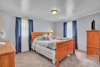Beautifully renovated tri-level home offering space, comfort - photo 36