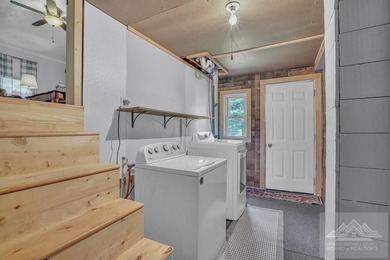 Beautifully renovated tri-level home offering space, comfort - photo 40