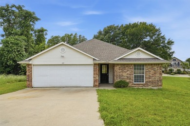 Enjoy peaceful living near beautiful Cedar Creek Lake in this - photo 1