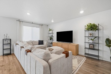 Don't miss this beautiful 3-bedroom, 2.5-bathroom townhome - photo 5