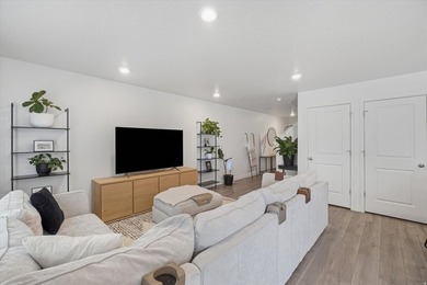 Don't miss this beautiful 3-bedroom, 2.5-bathroom townhome - photo 6