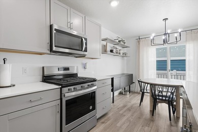 Don't miss this beautiful 3-bedroom, 2.5-bathroom townhome - photo 9