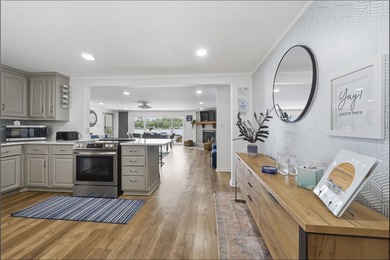 Welcome to your private lakefront retreat, perfectly positioned - photo 10