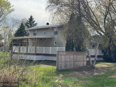 Very nice family home with 3 bedrooms and 2 baths. Additional - photo 2