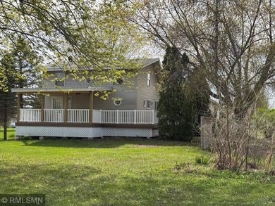 Very nice family home with 3 bedrooms and 2 baths. Additional - photo 3