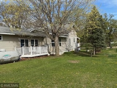 Very nice family home with 3 bedrooms and 2 baths. Additional - photo 4