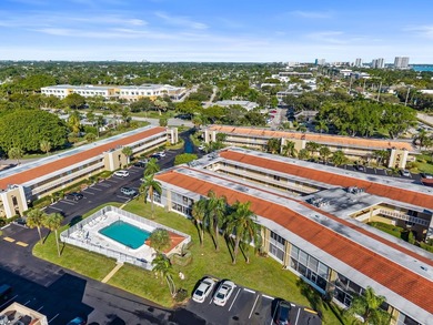 PRICED TO SELLe find your North Palm oasis. Nestled right in the - photo 16