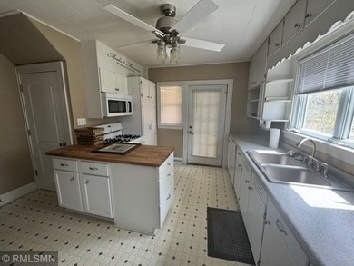 Very nice family home with 3 bedrooms and 2 baths. Additional - photo 6