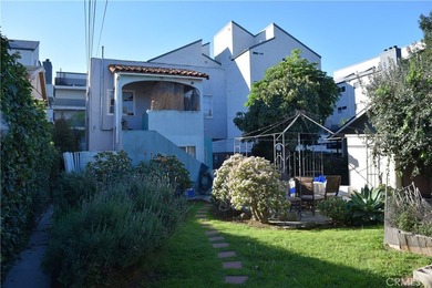 Three unit investment opportunity in Alamitos Beach, just - photo 13