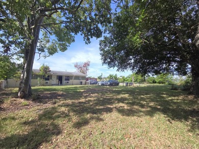 2/1 each side CBS duplex on a large and private lot! Occpied on - photo 13