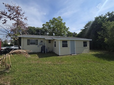 2/1 each side CBS duplex on a large and private lot! Occpied on - photo 14