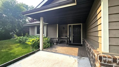 Well-maintained, handicap-accessible condo featuring 2 bedrooms - photo 2