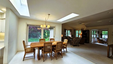 Well-maintained, handicap-accessible condo featuring 2 bedrooms - photo 3
