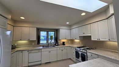 Well-maintained, handicap-accessible condo featuring 2 bedrooms - photo 5