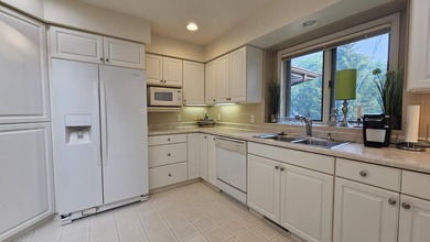 Well-maintained, handicap-accessible condo featuring 2 bedrooms - photo 7