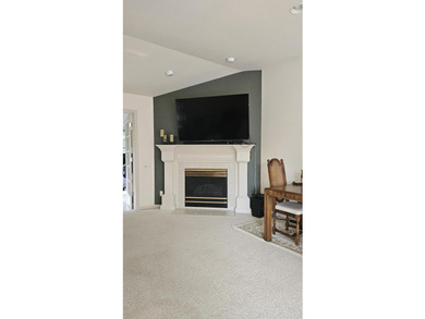 Well-maintained, handicap-accessible condo featuring 2 bedrooms - photo 9