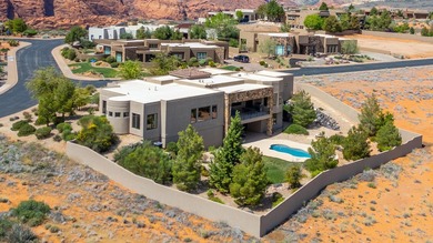 Exceptional luxury estate located in the prestigious gated - photo 3