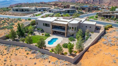 Exceptional luxury estate located in the prestigious gated - photo 4