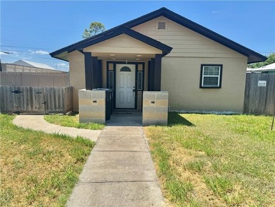 Flour Bluff District presents an impressive three-bedroom - photo 1