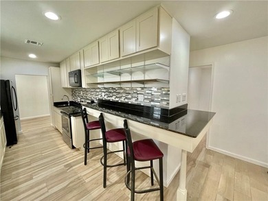 Flour Bluff District presents an impressive three-bedroom - photo 7