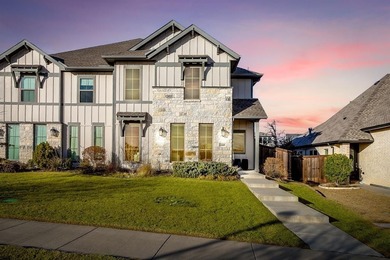 (private lake, pond, coastal) Townhome/Townhouse Active Under Contract in Fort Worth Texas