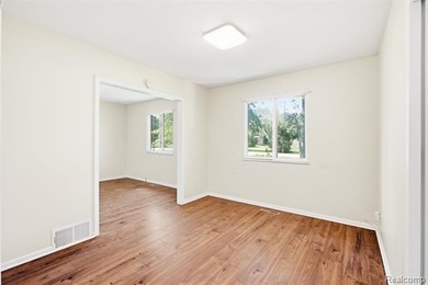 HUGE 28X24 DETACHED GARAGE! PRIVATE BACKYARD! GREAT FLOOR PLAN! - photo 15