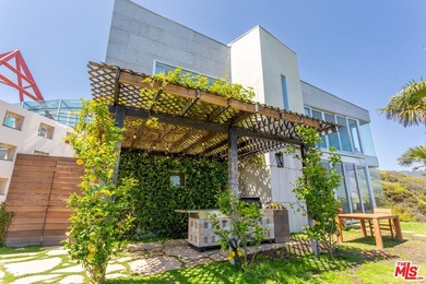 A sanctuary above the sea, this extraordinary architectural - photo 28