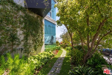 A sanctuary above the sea, this extraordinary architectural - photo 31
