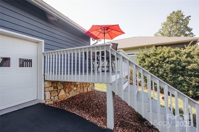 BEAUTIFUL 4 BEDROOM HOME WITH SPECTACULAR GOLF COURSE AND LAKE - photo 6