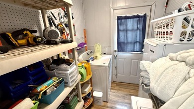 Fully renovated lakefront retreat on Lake Conway! This - photo 17