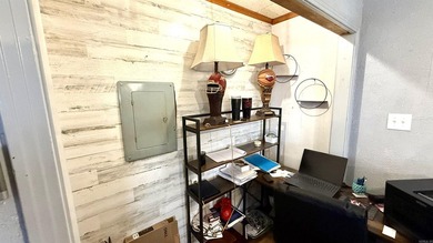 Fully renovated lakefront retreat on Lake Conway! This - photo 18