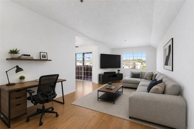 Rare offering! This beautifully maintained single-story 3 - photo 1