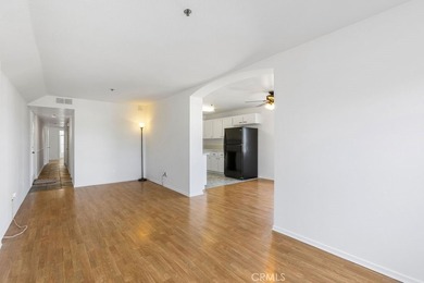 Rare offering! This beautifully maintained single-story 3 - photo 2