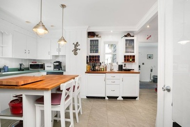 This Charming Victorian home captures the timeless elegance of - photo 4