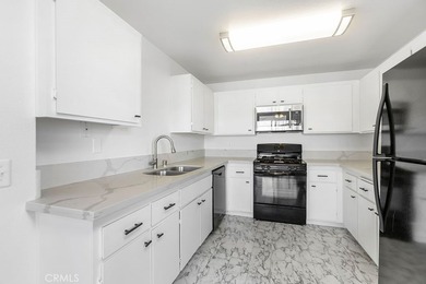 Rare offering! This beautifully maintained single-story 3 - photo 10