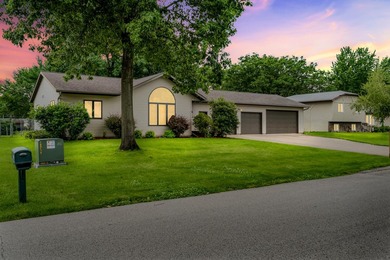 Lake Onalaska Home For Sale in La Crosse Wisconsin