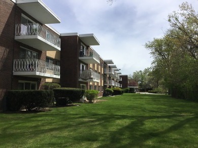 Lake Home For Sale in Wheeling, Illinois
