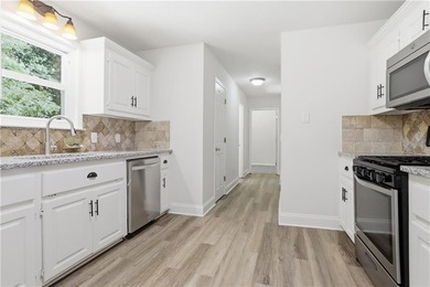 Explore 249 Serenoa Dr, a residence with recent fresh interior - photo 12