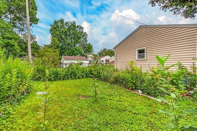 Northeast side ranch in move-in condition! Hard wood floors in - photo 12