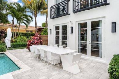 This luxurious Miami Beach estate presents a seamless blend of - photo 17