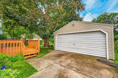 Northeast side ranch in move-in condition! Hard wood floors in - photo 32