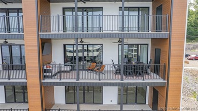 Welcome to the newest building at Robin's at the Water's - photo 38