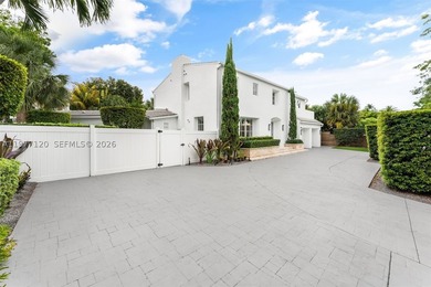 This luxurious Miami Beach estate presents a seamless blend of - photo 38