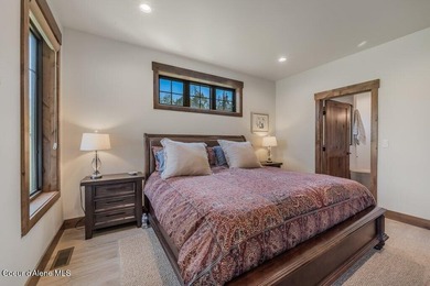 Nestled within The Idaho Club, The Oxbow offers an exclusive - photo 34