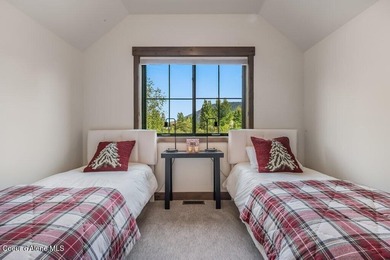 Nestled within The Idaho Club, The Oxbow offers an exclusive - photo 43