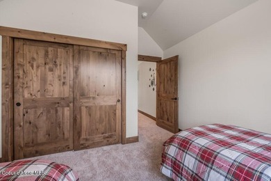 Nestled within The Idaho Club, The Oxbow offers an exclusive - photo 44