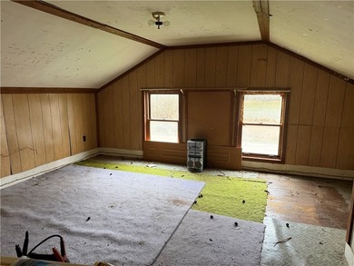 Opportunity awaits! This complete fixer-upper sits on four - photo 7